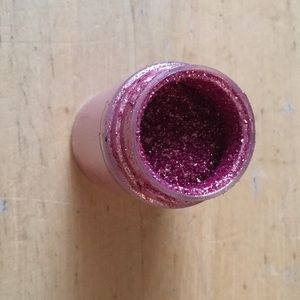 🌷MAC eyeshadow  in rusty rose🌹